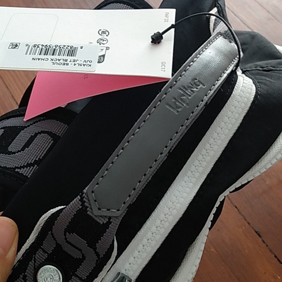 Kipling back pack jet black chain KIA5L4-SEOUL unique design silver bright patch - Picture 3 of 8